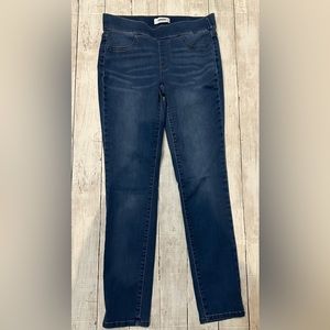 Size 6 medium wash pull-on jegging